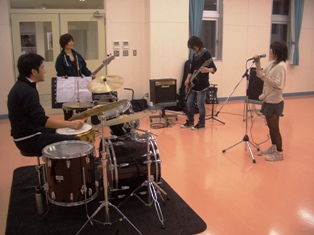 仁短・軽音楽サークルの練習風景写真