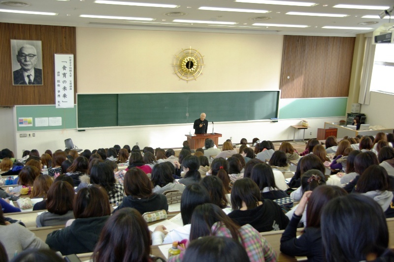 服部幸應先生の公開授業の様子（写真その１）