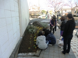 仁愛女子短期大学の花壇、まもなく完成！