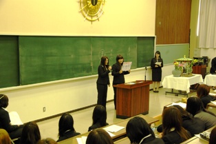 学生会役員選挙演説の様子