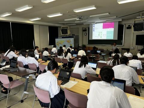 敦賀高校でデザイン講習