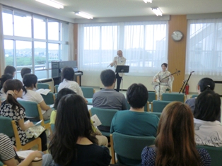 三味線と、音楽学科長・大久保功治先生のフルート共演