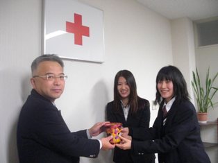 東日本大震災義援金を日本赤十字社福井県支部に寄付いたしました。