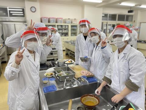 仁短での学び～栄養学実習【離乳食作りにチャレンジ】～