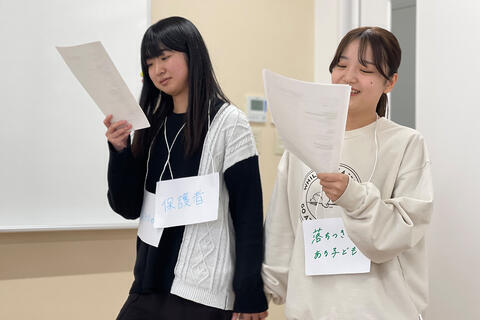 【授業】保育・教職実践演習「"保育者としてのマナー"の寸劇発表」