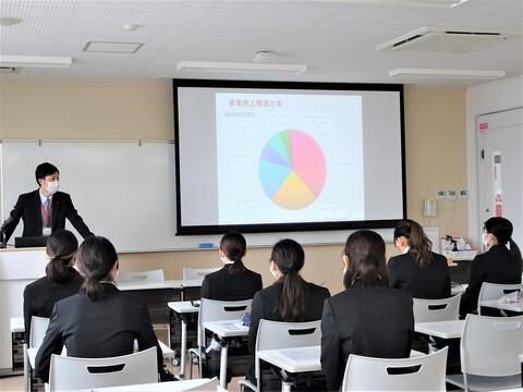 【就職】就活解禁間近！ 学内業界研究会を開催しました